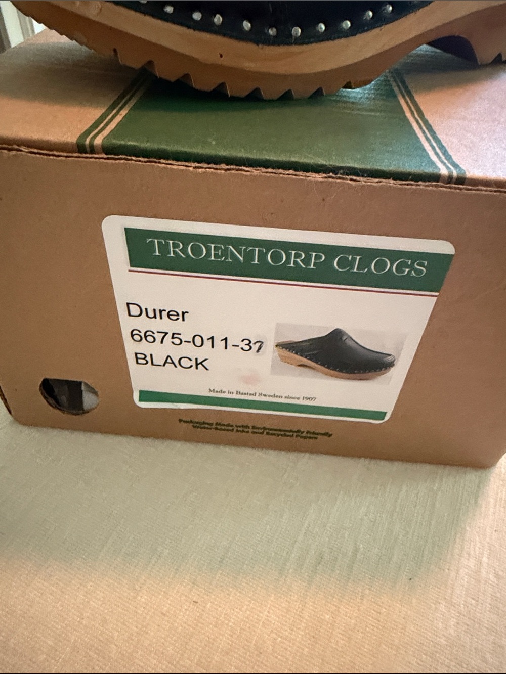 Classic Women’s Clogs with Wooden Sole - Picture 4 of 5